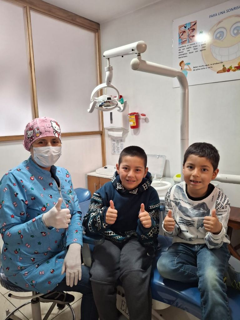 Dra. Ortidental atendiendo con profesionalismo